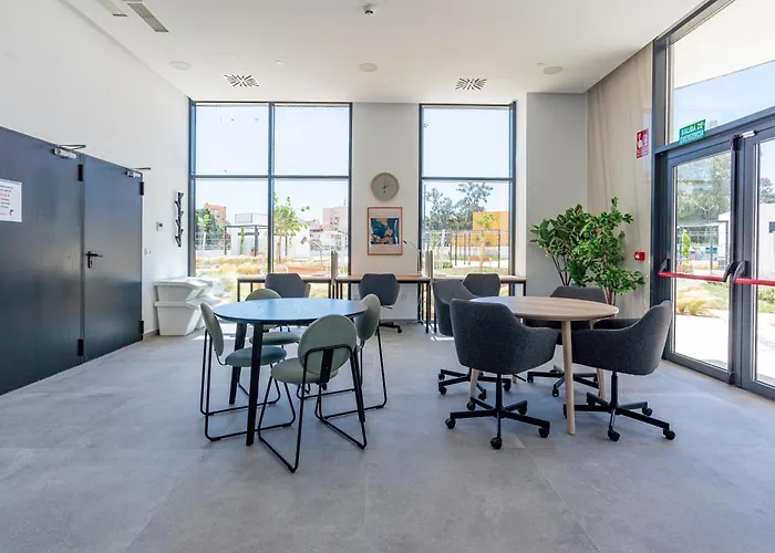 Skyline III Pool & Coworking By Ele Apartments