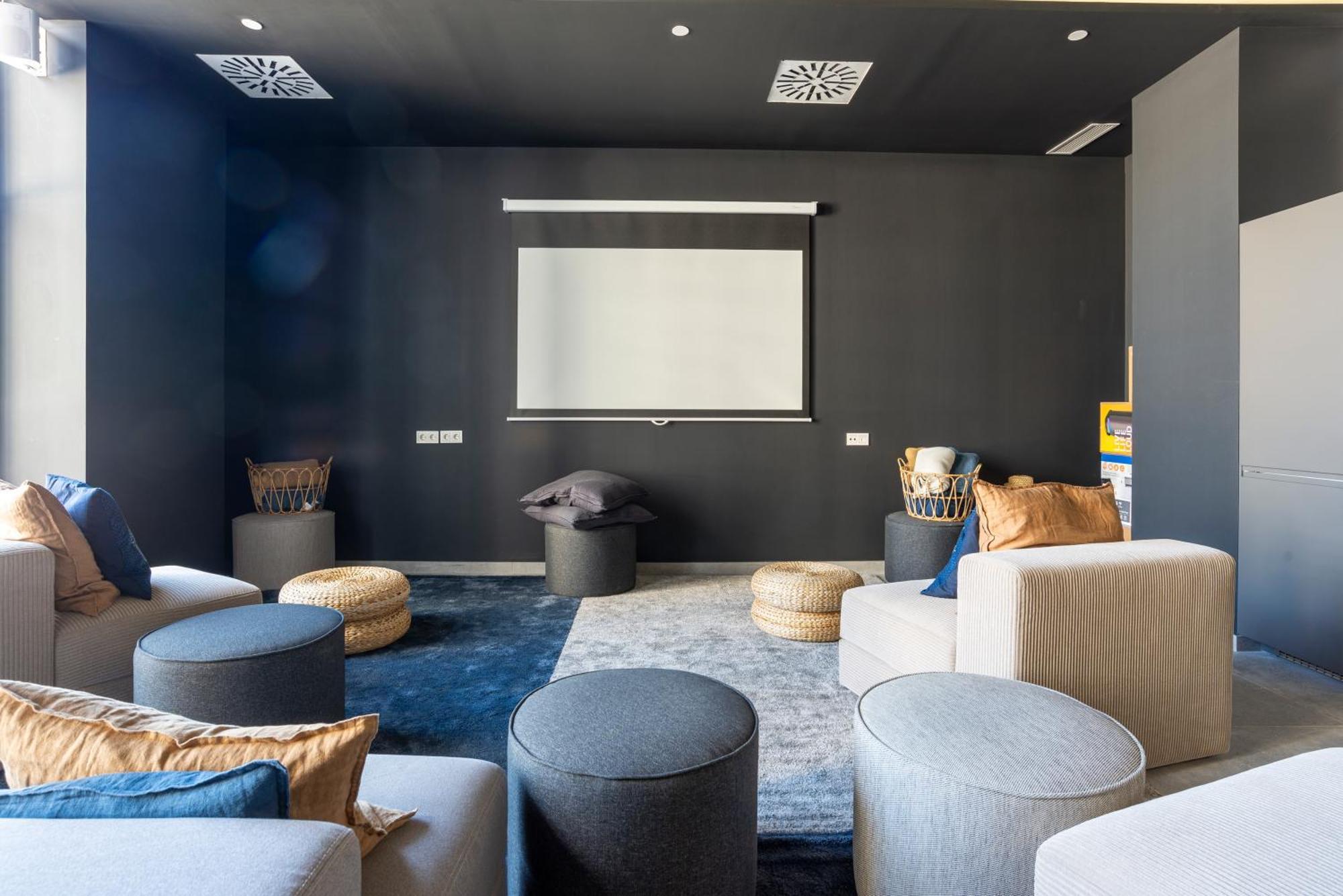 Skyline Iii Pool & Coworking By Ele Apartament
